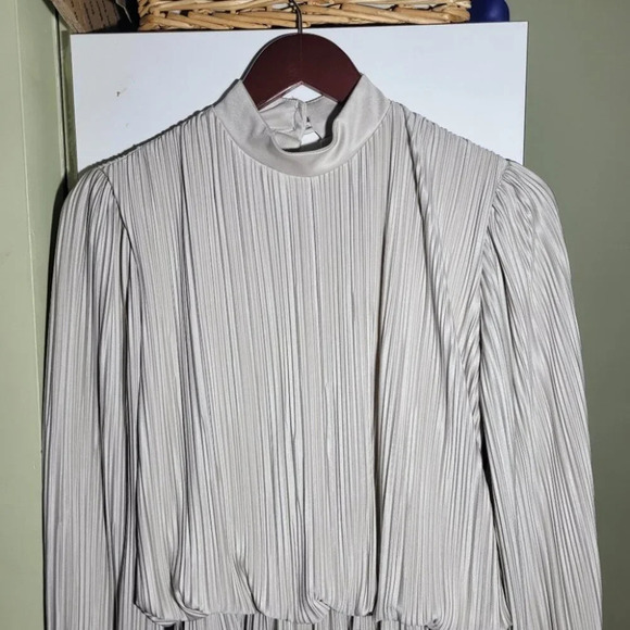 ❤️ 3 for $35 VINTAGE Daniel marshall champagne long sleeve pleat flowy dress S - Picture 2 of 14